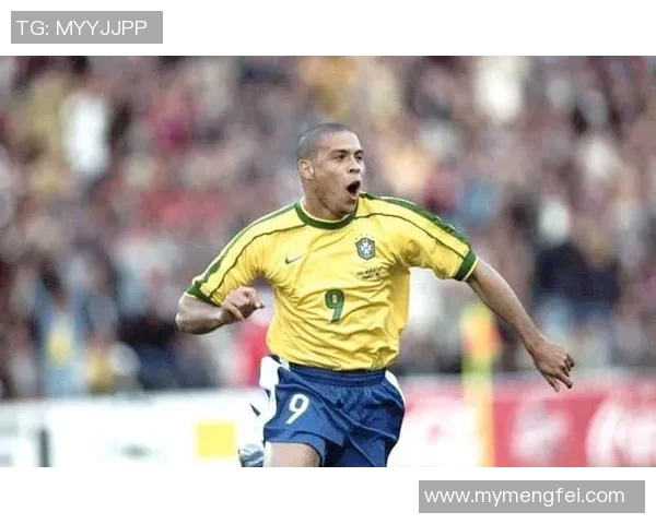 足球传奇谢幕：回顾球星退役背后的故事与未来展望