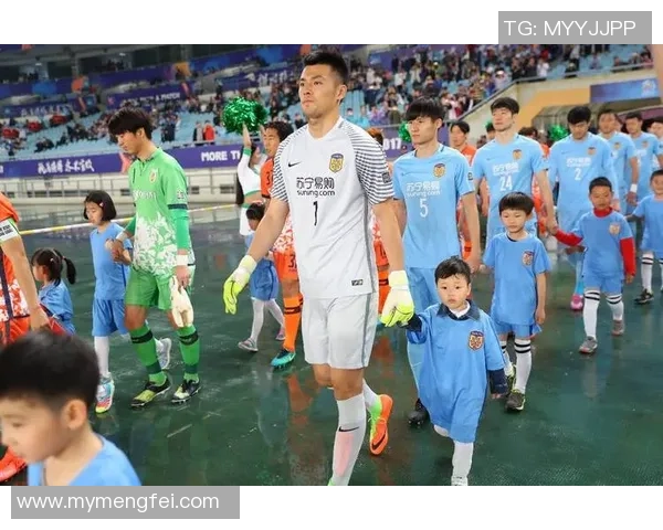 足球球童戏耍球星全过程曝光 球场小英雄挑战大腕成名瞬间